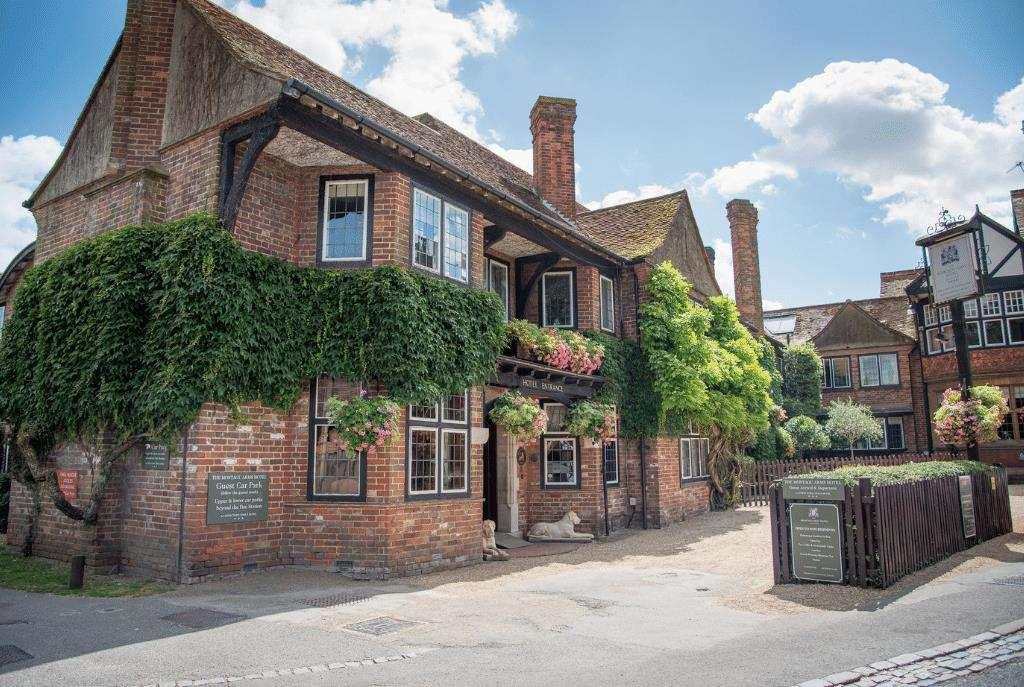 Отель The Montagu Arms Бьюли Экстерьер фото