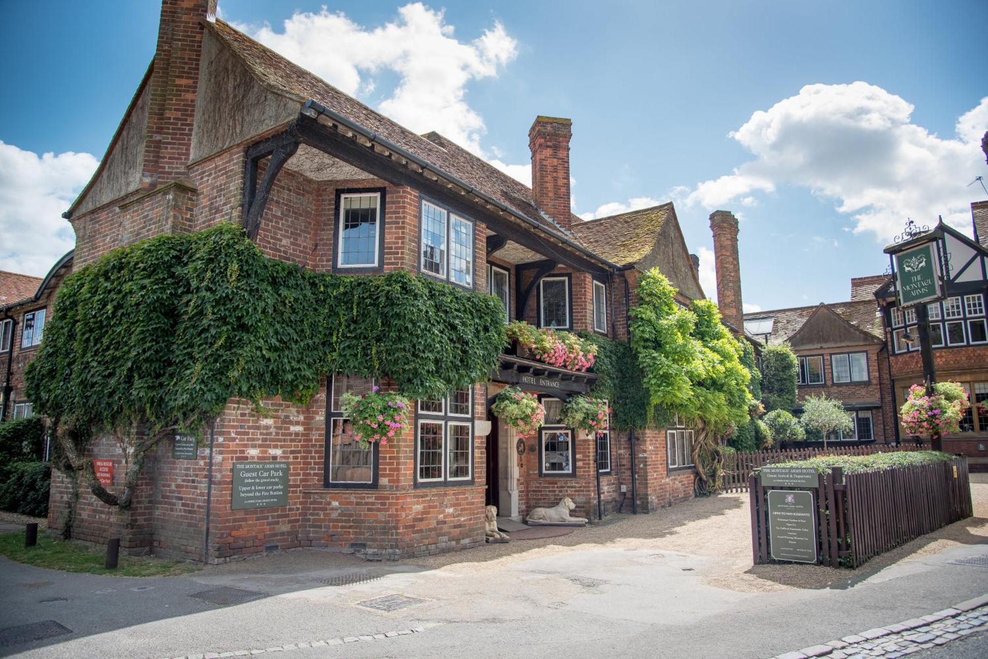 Отель The Montagu Arms Бьюли Экстерьер фото
